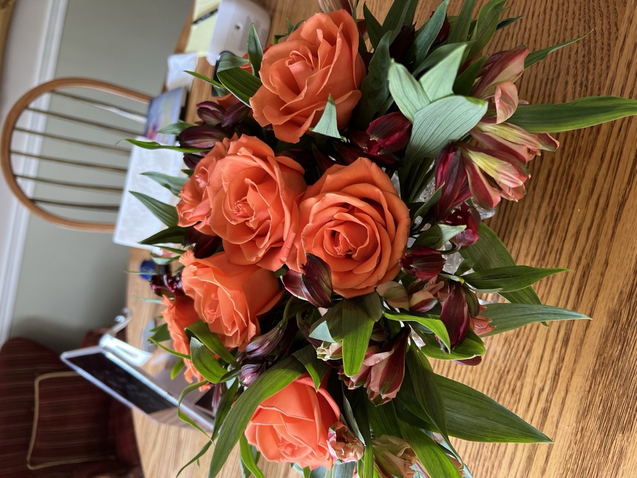 Bouquet of orange roses and alstroemeria